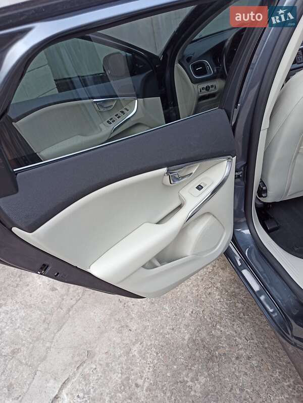 Хэтчбек Volvo V40 2013 в Днепре