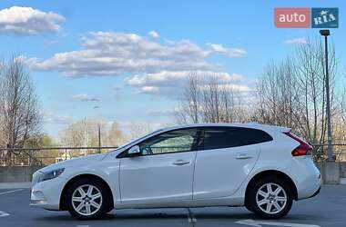 Хэтчбек Volvo V40 2013 в 