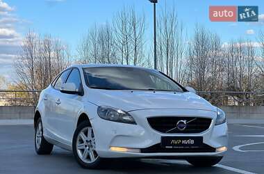 Хэтчбек Volvo V40 2013 в 