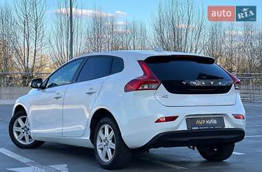 Хэтчбек Volvo V40 2013 в 