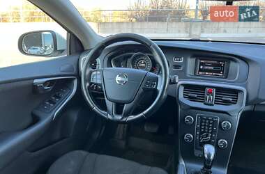 Хэтчбек Volvo V40 2013 в 