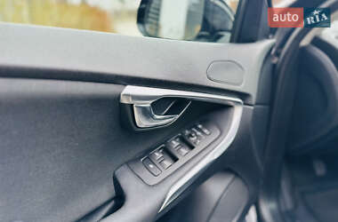 Хэтчбек Volvo V40 2014 в 