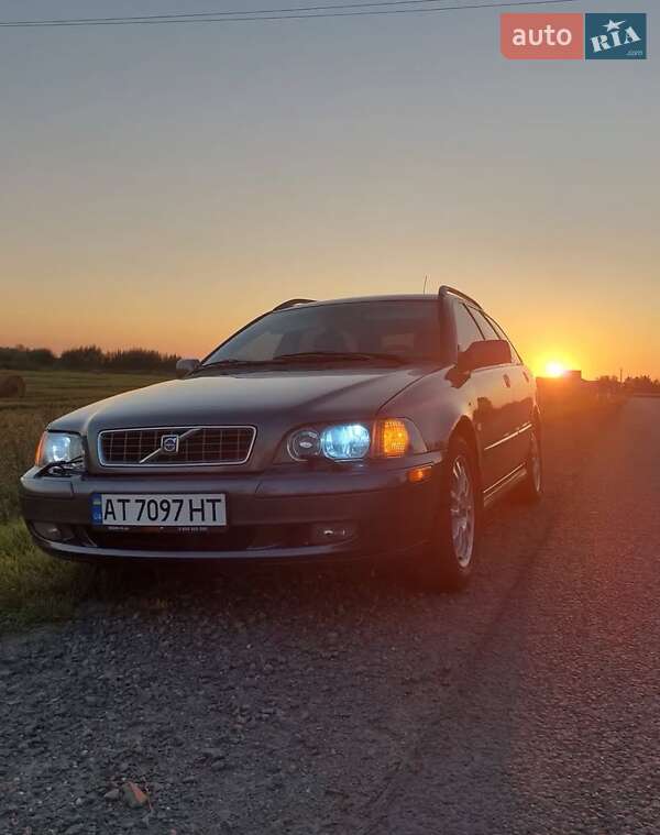 Volvo V40 2004