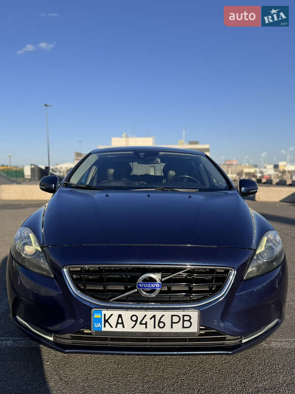 Хэтчбек Volvo V40 2014 в Киеве