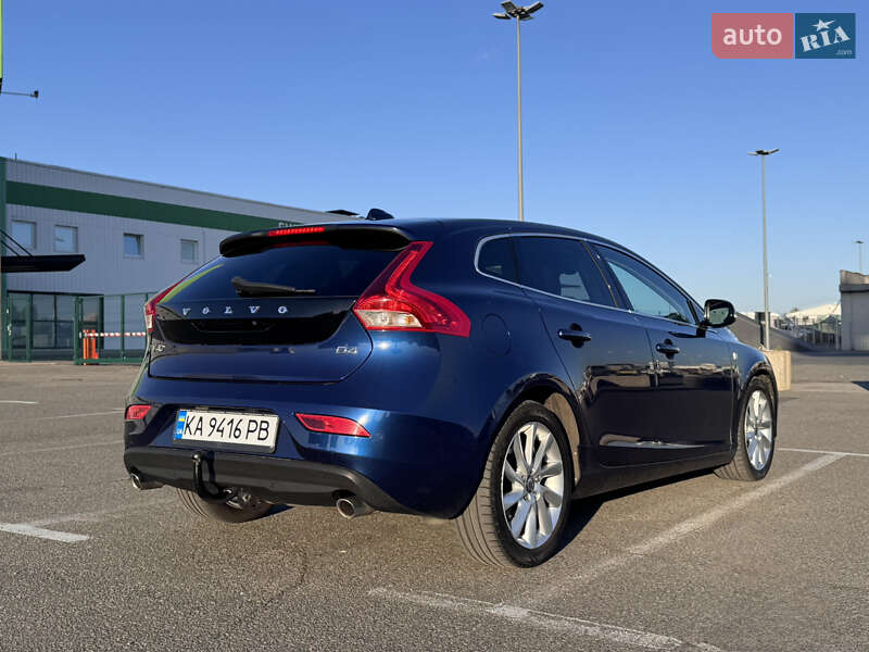 Хэтчбек Volvo V40 2014 в Киеве