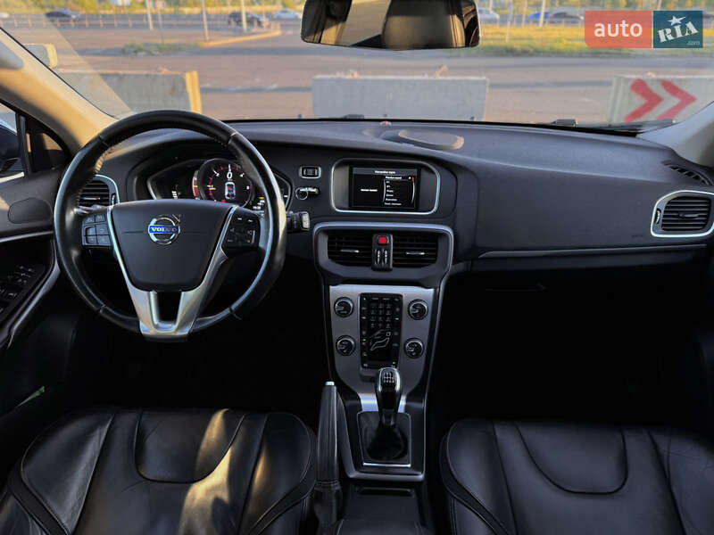 Хэтчбек Volvo V40 2014 в Киеве