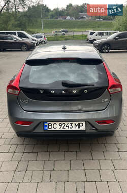 Хэтчбек Volvo V40 2015 в 