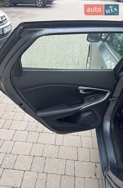 Хэтчбек Volvo V40 2015 в 