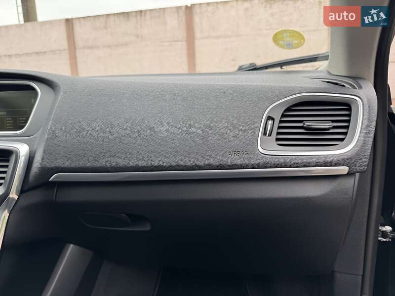 Хетчбек Volvo V40 2013 в Стрию