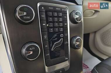 Хэтчбек Volvo V40 2012 в 