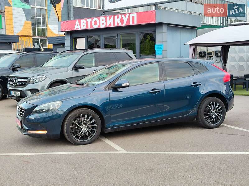 Хетчбек Volvo V40 2012 в Києві