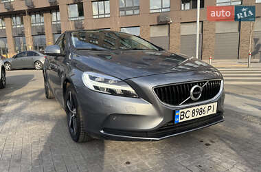 Хэтчбек Volvo V40 2017 в Киеве