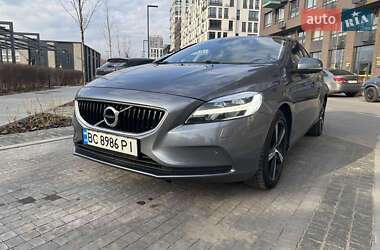 Хэтчбек Volvo V40 2017 в 