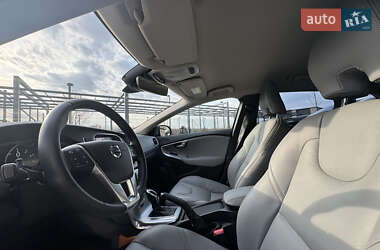 Хэтчбек Volvo V40 2017 в 