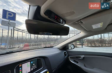 Хэтчбек Volvo V40 2017 в 