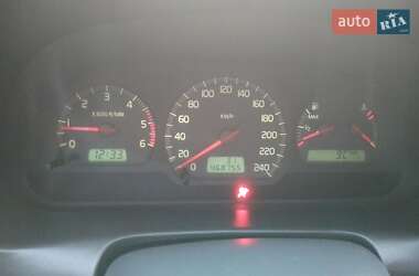 Универсал Volvo V40 2000 в 