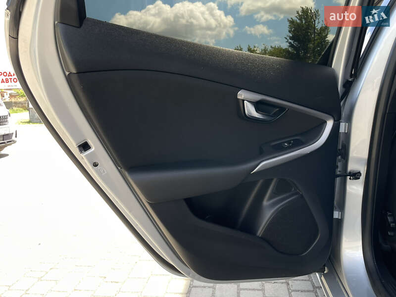 Хэтчбек Volvo V40 2014 в Бердичеве
