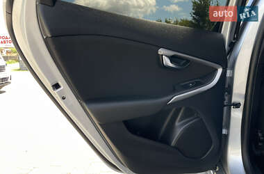 Хэтчбек Volvo V40 2014 в 