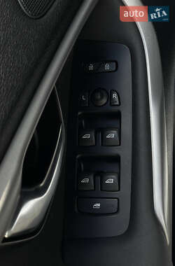 Хэтчбек Volvo V40 2014 в 