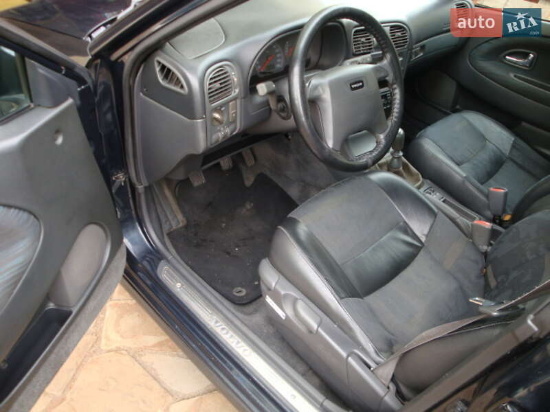 Універсал Volvo V40 2000 в Кам'янському