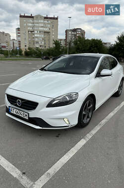 Хэтчбек Volvo V40 2015 в 