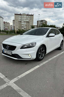 Хэтчбек Volvo V40 2015 в 