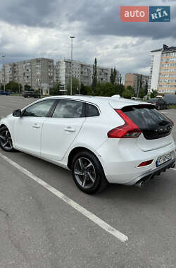 Хэтчбек Volvo V40 2015 в 
