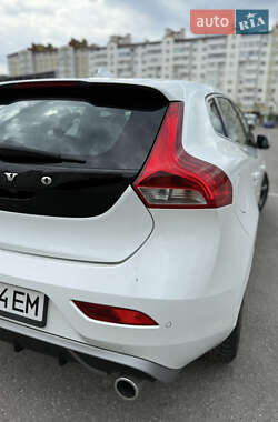 Хэтчбек Volvo V40 2015 в 