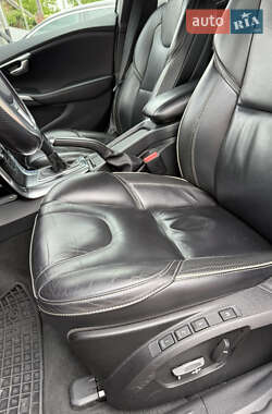 Хэтчбек Volvo V40 2015 в 