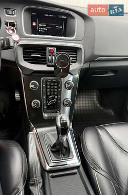 Хэтчбек Volvo V40 2015 в 