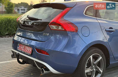 Хэтчбек Volvo V40 2017 в 