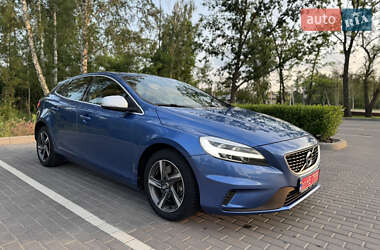Хэтчбек Volvo V40 2017 в 