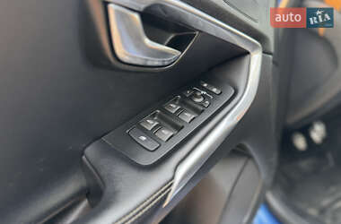Хэтчбек Volvo V40 2017 в 
