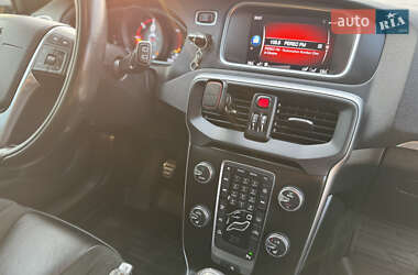 Хэтчбек Volvo V40 2017 в 