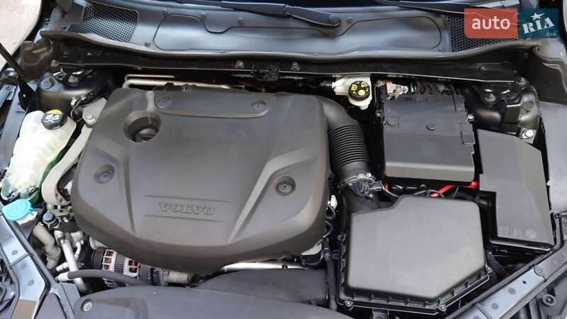 Хэтчбек Volvo V40 2015 в Львове