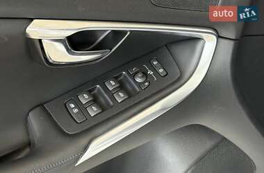 Хэтчбек Volvo V40 2018 в 