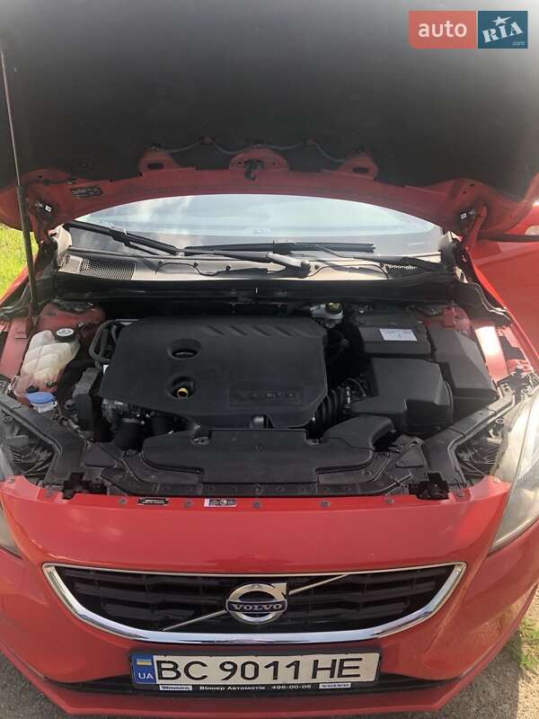 Хэтчбек Volvo V40 2013 в Львове
