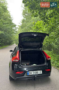 Хэтчбек Volvo V40 2014 в 