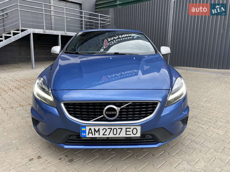Хэтчбек Volvo V40 2017 в Киеве