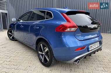 Хэтчбек Volvo V40 2017 в 