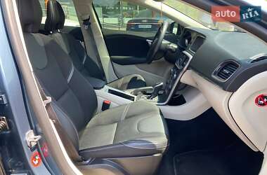 Хэтчбек Volvo V40 2013 в 