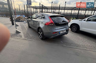 Хэтчбек Volvo V40 2017 в 