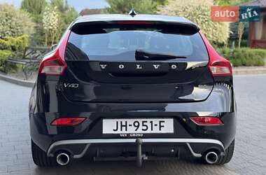 Хэтчбек Volvo V40 2013 в 