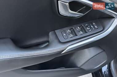 Хэтчбек Volvo V40 2013 в 