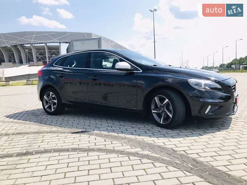 Хэтчбек Volvo V40 2015 в Львове
