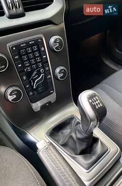 Хэтчбек Volvo V40 2014 в 