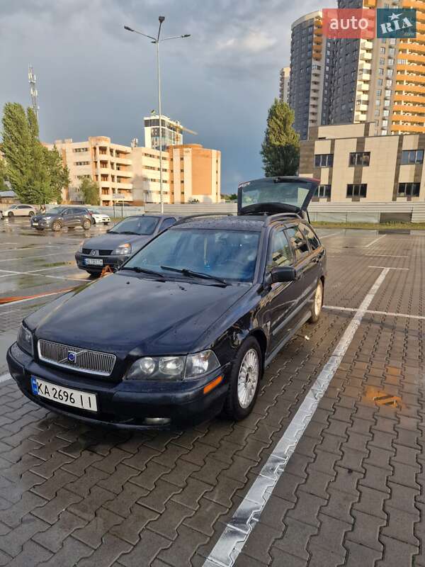 Volvo V40 2001