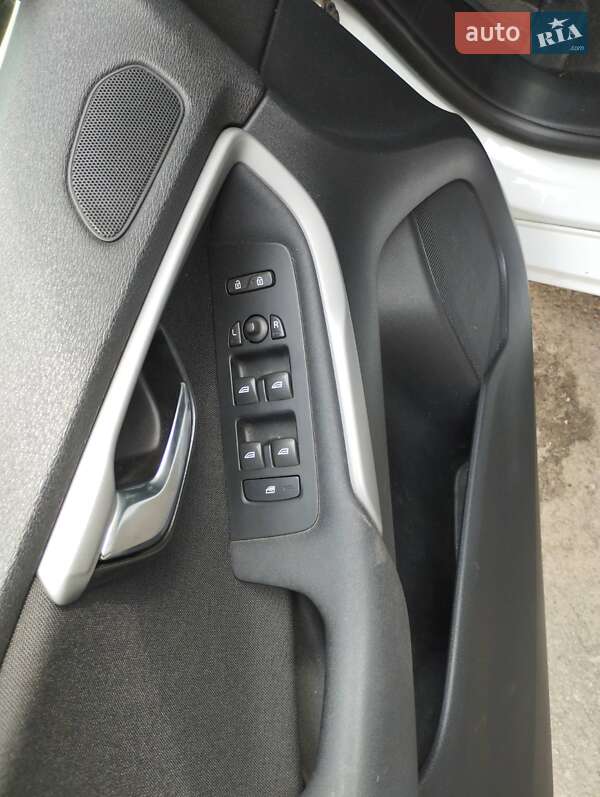 Хэтчбек Volvo V40 2014 в Киеве