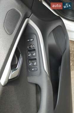 Хэтчбек Volvo V40 2014 в 