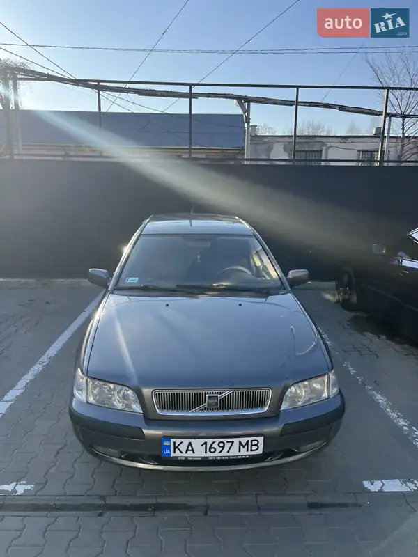 Volvo V40 2002